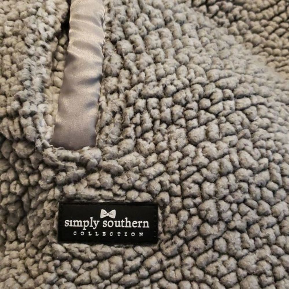Women's Simply Southern Sherpa Pull-over Size Medium - Picture 4 of 4
